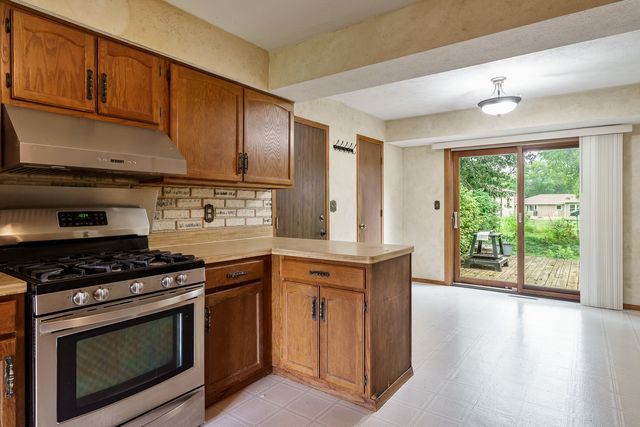 1796 BRACKNEL Boulevard, Rockford, IL 61103