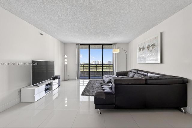 3300 NE 192nd St 1611, Aventura, FL 33180