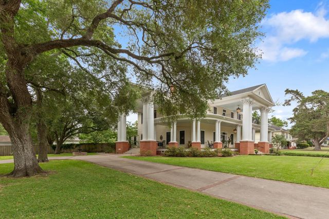 401 N Walnut Avenue Avenue, Eagle Lake, TX 77434