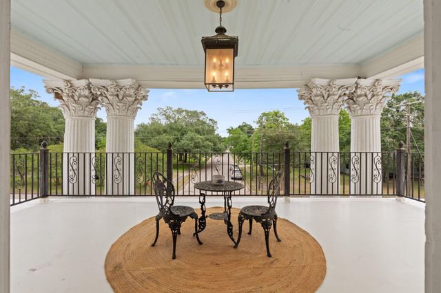 401 N Walnut Avenue Avenue, Eagle Lake, TX 77434