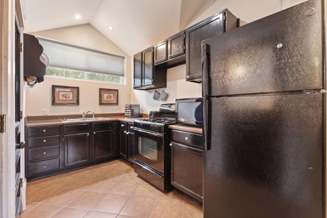 401 N Walnut Avenue Avenue, Eagle Lake, TX 77434