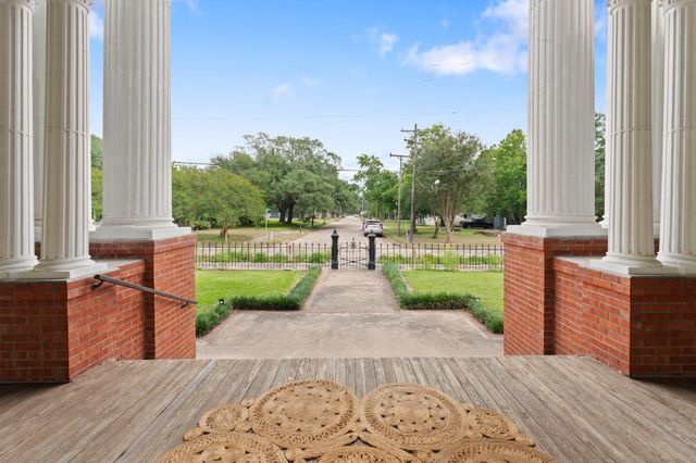 401 N Walnut Avenue Avenue, Eagle Lake, TX 77434