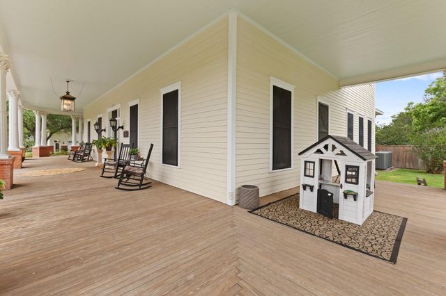 401 N Walnut Avenue Avenue, Eagle Lake, TX 77434