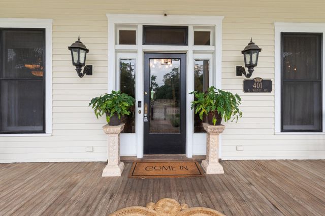 401 N Walnut Avenue Avenue, Eagle Lake, TX 77434