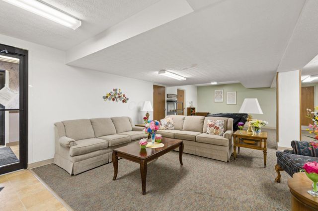 5885 Beechcroft Road, 302, Columbus, OH 43229