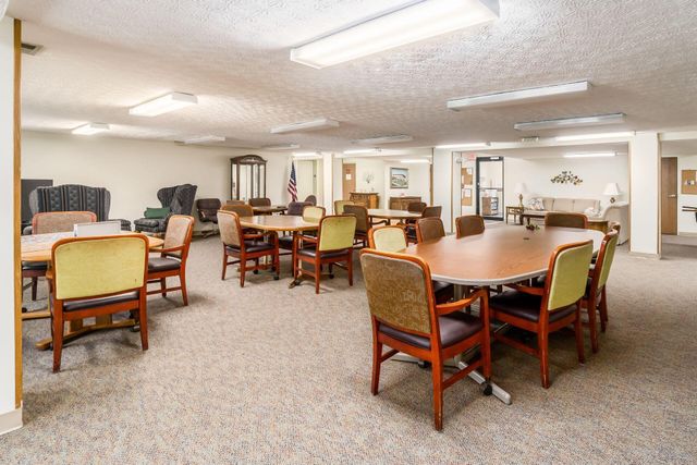 5885 Beechcroft Road, 302, Columbus, OH 43229