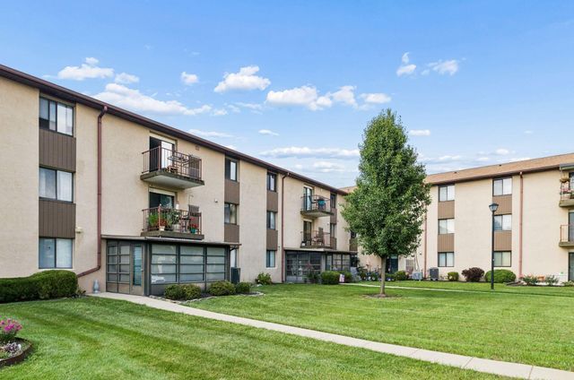 5885 Beechcroft Road, 302, Columbus, OH 43229