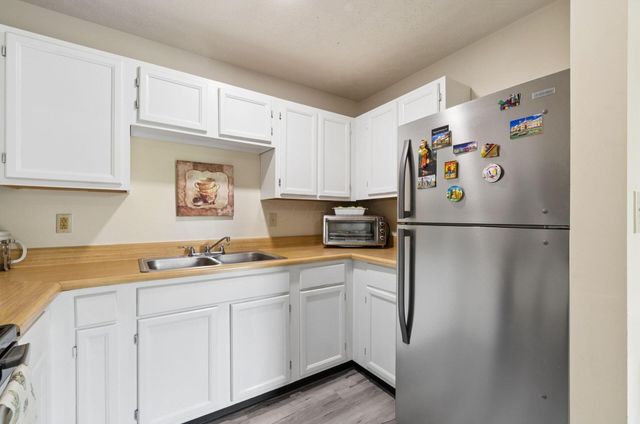 5885 Beechcroft Road, 302, Columbus, OH 43229