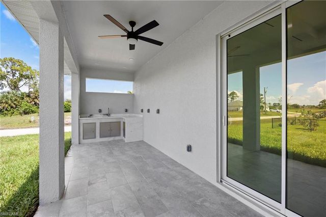 1129 Jacaranda PKWY E, Cape Coral, FL 33909