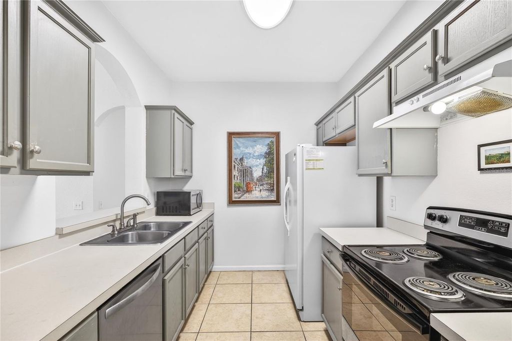 Image 12 of property listing at 6214 STEVENSON DRIVE 305, Orlando, FL 32835