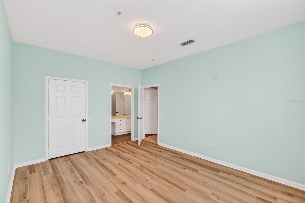 Image 21 of property listing at 6214 STEVENSON DRIVE 305, Orlando, FL 32835