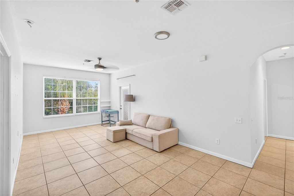 Image 5 of property listing at 6214 STEVENSON DRIVE 305, Orlando, FL 32835