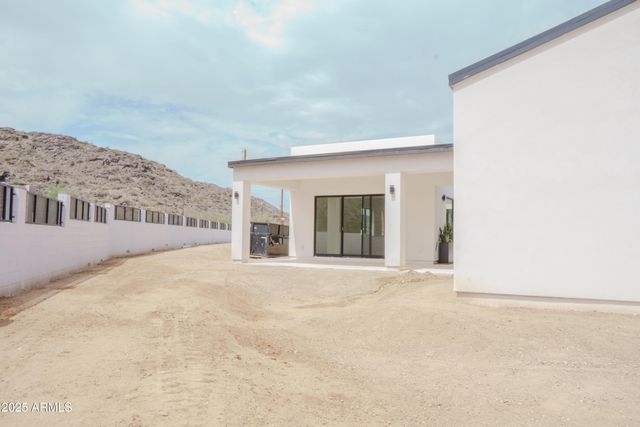 9027 S 19TH Street, Phoenix, AZ 85042