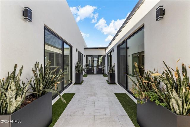 9027 S 19TH Street, Phoenix, AZ 85042