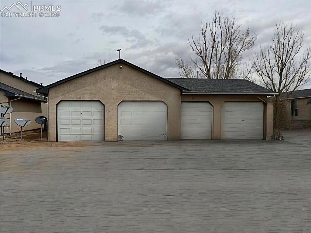 729 E Laporte Drive, Pueblo, CO 81007 — exterior