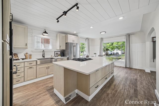 1362 Columbia Avenue, Grand Rapids, MI 49505