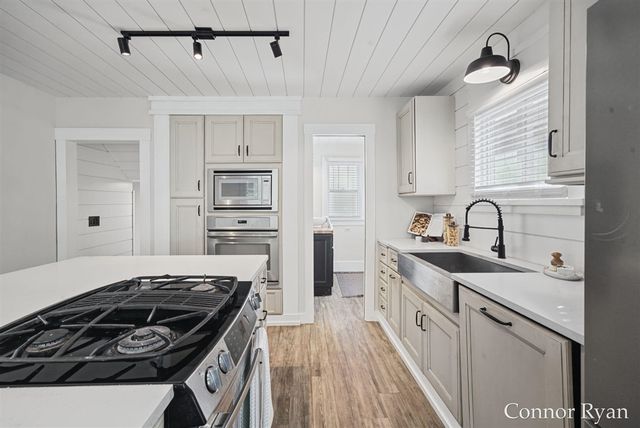 1362 Columbia Avenue, Grand Rapids, MI 49505