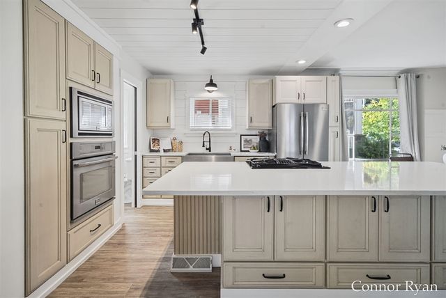 1362 Columbia Avenue, Grand Rapids, MI 49505