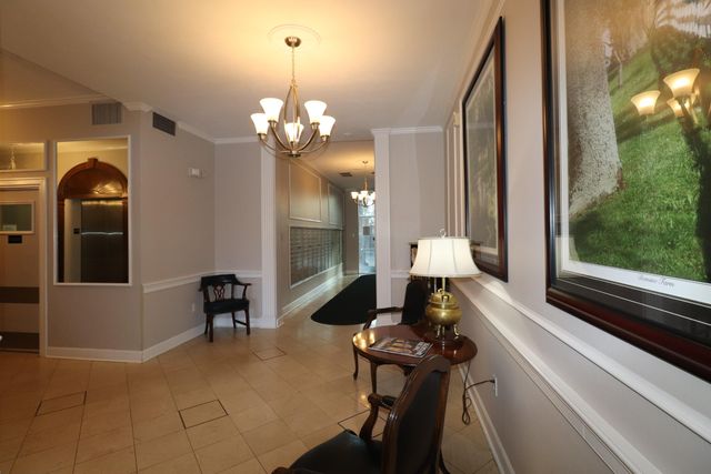 2121 Nicholasville Road 906, Lexington, KY 40503