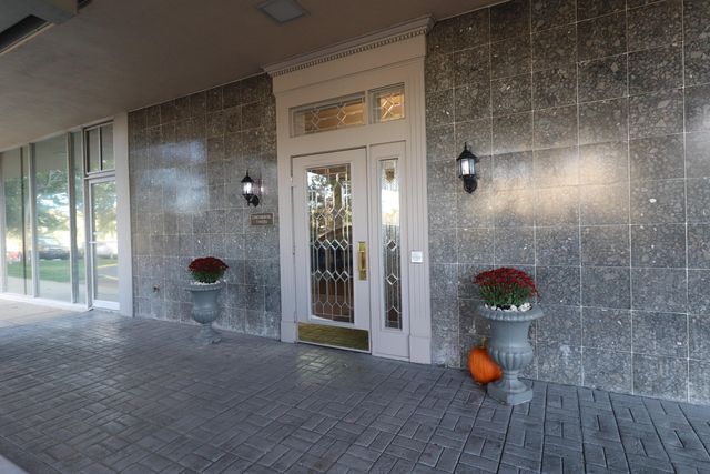 2121 Nicholasville Road 906, Lexington, KY 40503