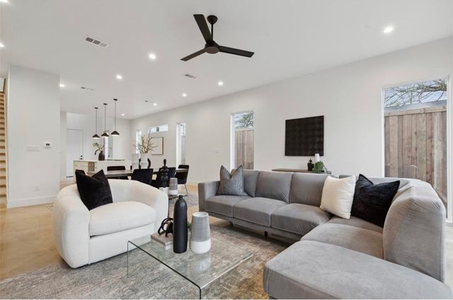 913 Muncie Avenue, Dallas, TX 75212