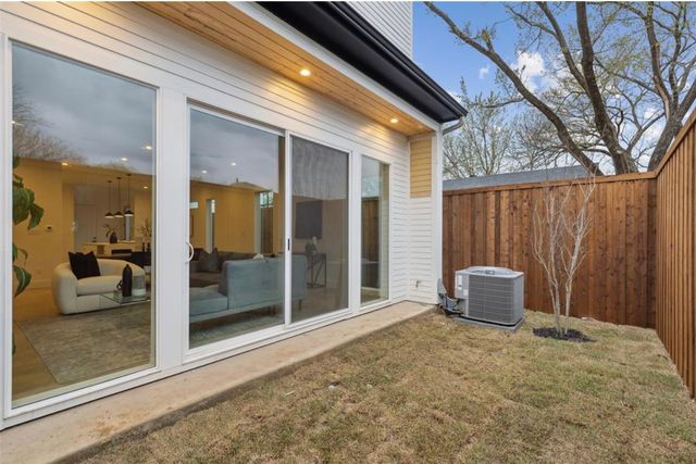 913 Muncie Avenue, Dallas, TX 75212