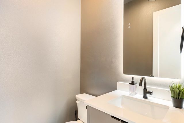 913 Muncie Avenue, Dallas, TX 75212