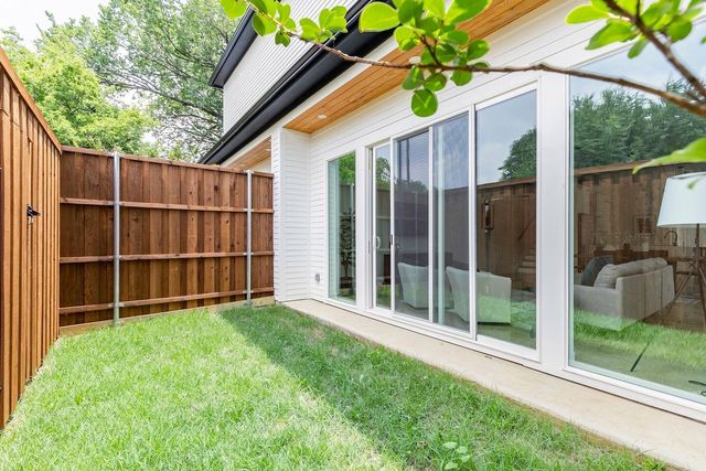 913 Muncie Avenue, Dallas, TX 75212