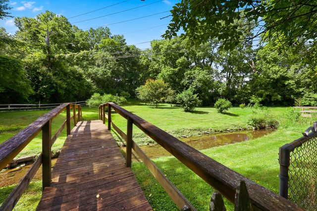 548 Cromwell Way, Lexington, KY 40503