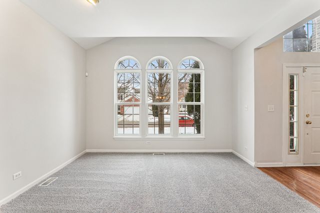 148 Rosewood Drive, Streamwood, IL 60107