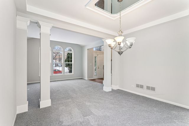 148 Rosewood Drive, Streamwood, IL 60107