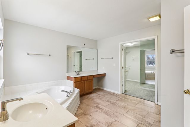 148 Rosewood Drive, Streamwood, IL 60107