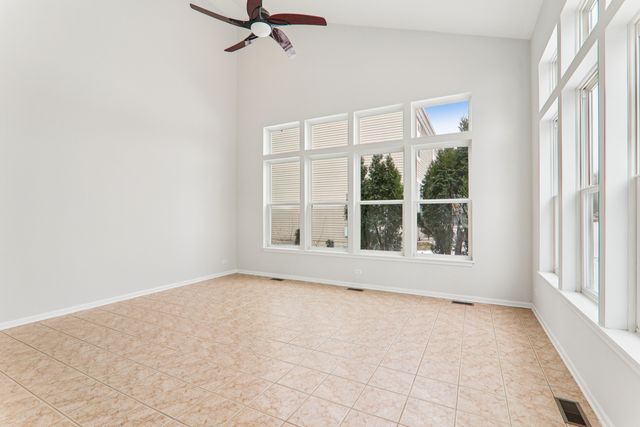 148 Rosewood Drive, Streamwood, IL 60107