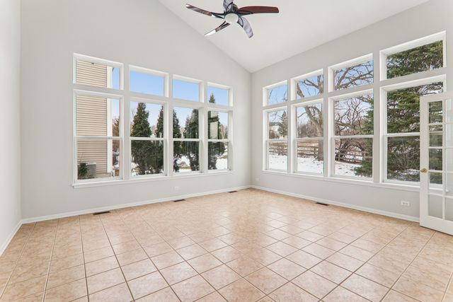 148 Rosewood Drive, Streamwood, IL 60107