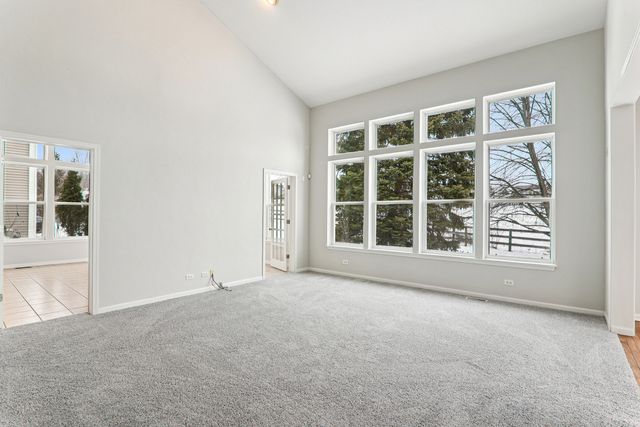 148 Rosewood Drive, Streamwood, IL 60107