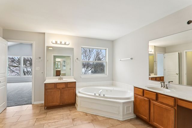 148 Rosewood Drive, Streamwood, IL 60107