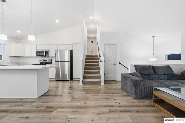 14907 Leeman Circle, Bennington, NE 68007