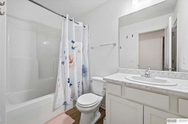 14907 Leeman Circle, Bennington, NE 68007