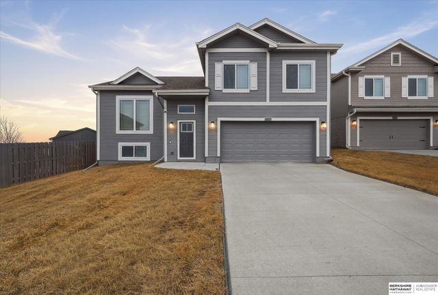 14907 Leeman Circle, Bennington, NE 68007