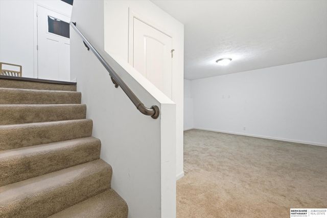 14907 Leeman Circle, Bennington, NE 68007