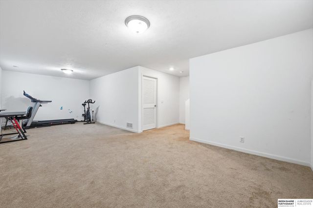 14907 Leeman Circle, Bennington, NE 68007