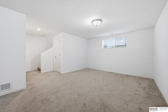 14907 Leeman Circle, Bennington, NE 68007