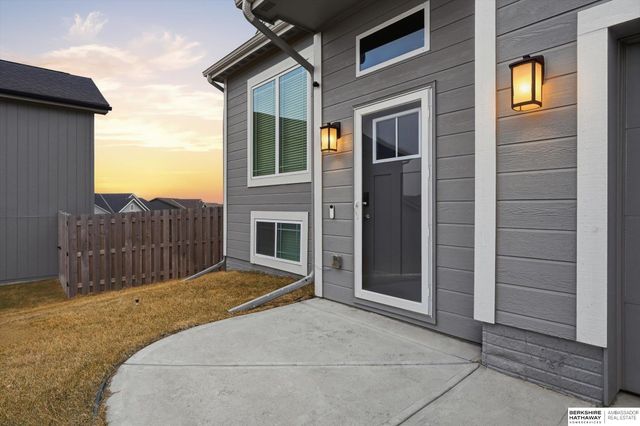 14907 Leeman Circle, Bennington, NE 68007