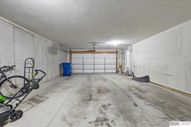 14907 Leeman Circle, Bennington, NE 68007