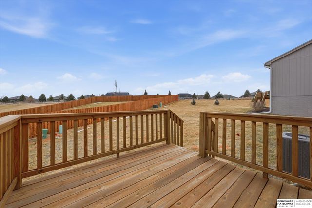 14907 Leeman Circle, Bennington, NE 68007