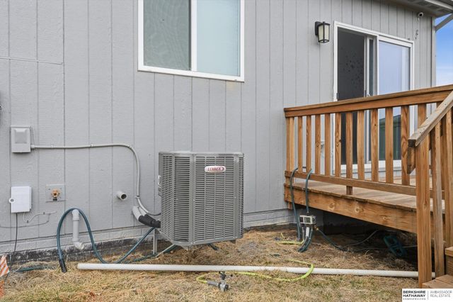 14907 Leeman Circle, Bennington, NE 68007