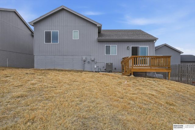 14907 Leeman Circle, Bennington, NE 68007