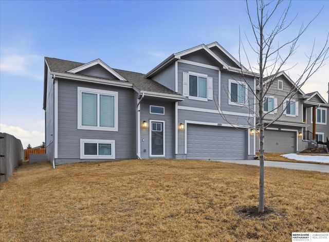 14907 Leeman Circle, Bennington, NE 68007