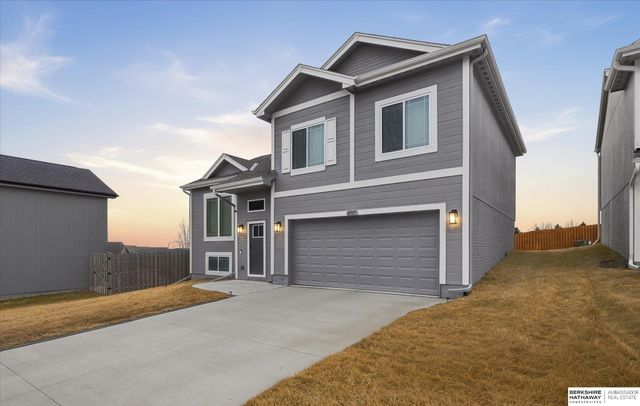 14907 Leeman Circle, Bennington, NE 68007