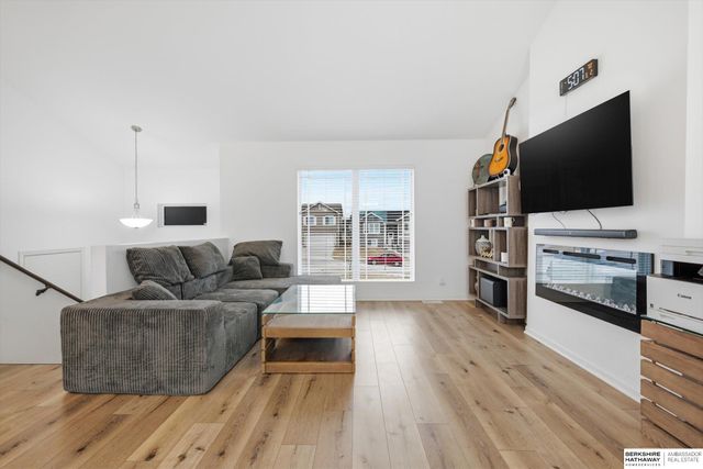 14907 Leeman Circle, Bennington, NE 68007